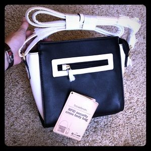 TravelSmith security crossbody purse white & black